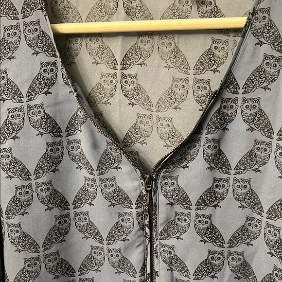 Reitmans Blue Notched Collar Blouse with Buttoned Sleeves - Picture 3 of 10